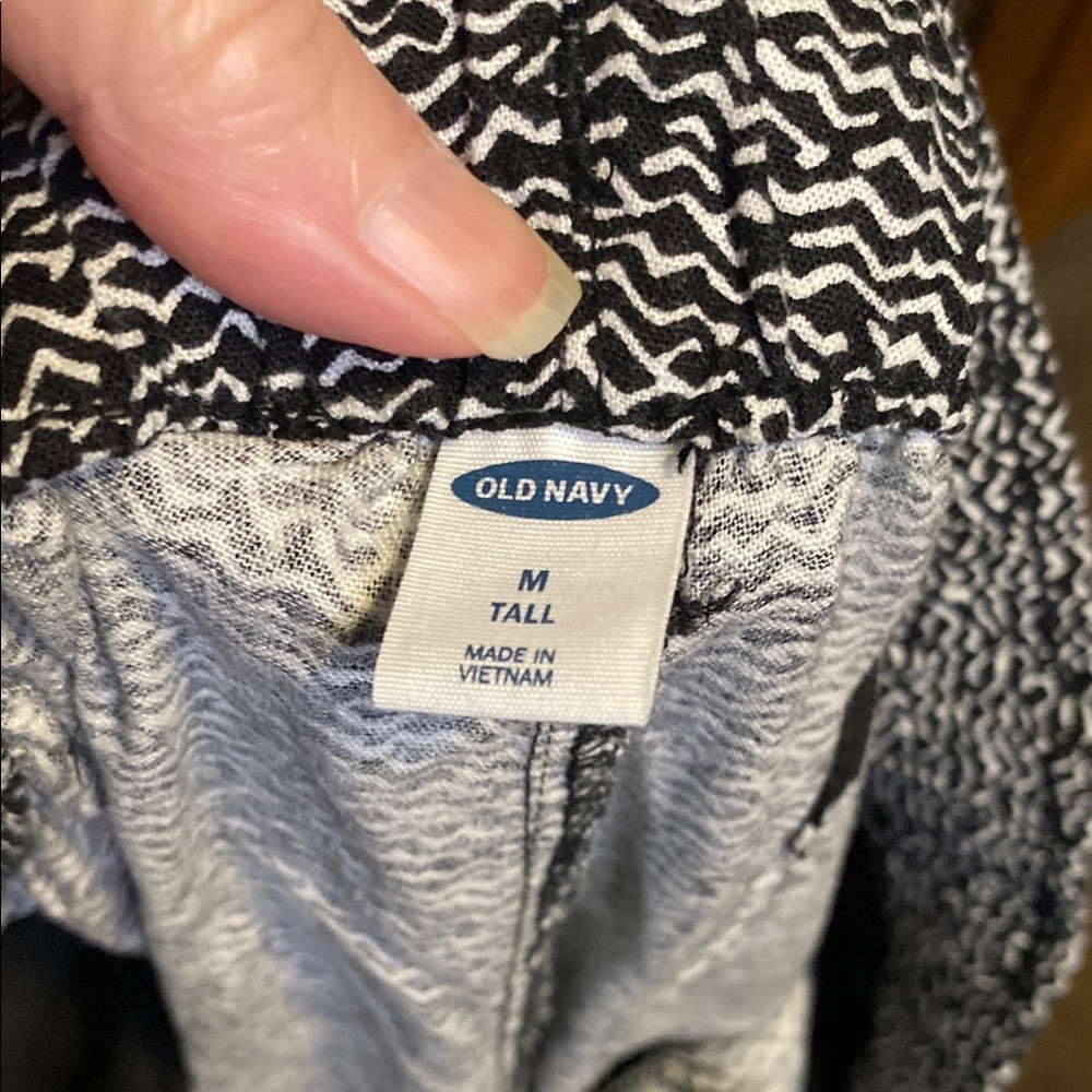 Old Navy Monochrome Patterned Joggers - Picture 9 of 9